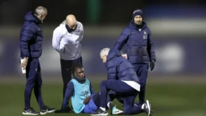 Real Madrid player Camavinga hurts his knee ligaments.