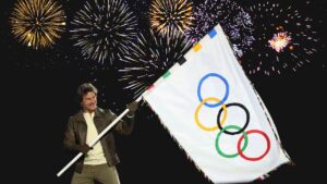 Tom Cruise brings Hollywood magic to the end of the Paris Olympics.